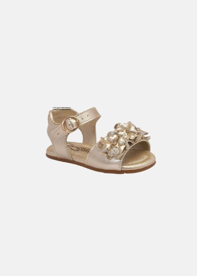 Sandalia dorada con flores BB