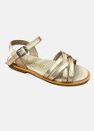 Sandalia en cuero dorado con hebilla