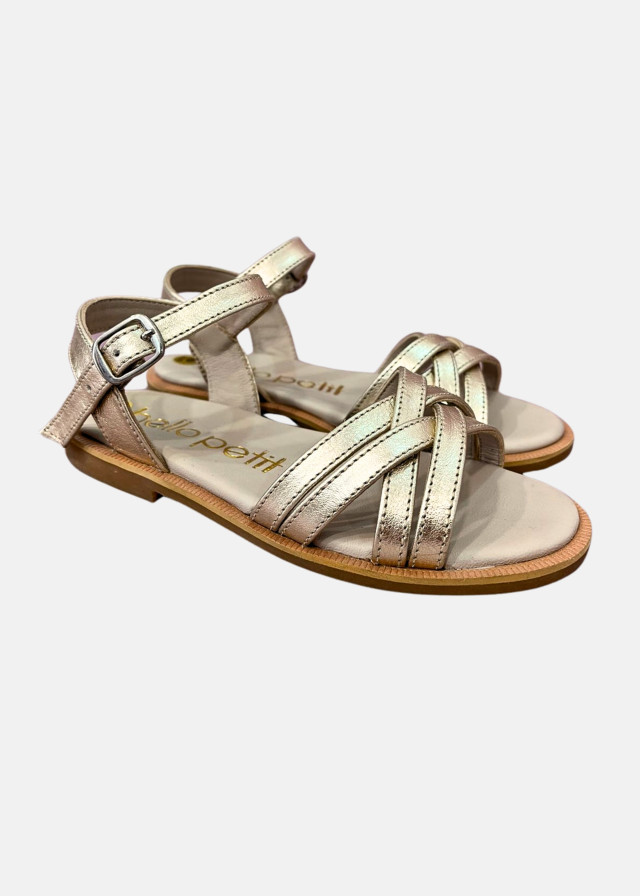 Sandalia en cuero dorado con hebilla