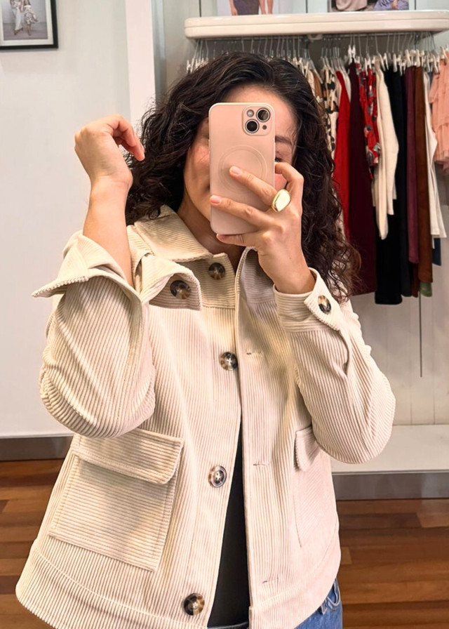 Casaca Mujer Susan en corduroy beige