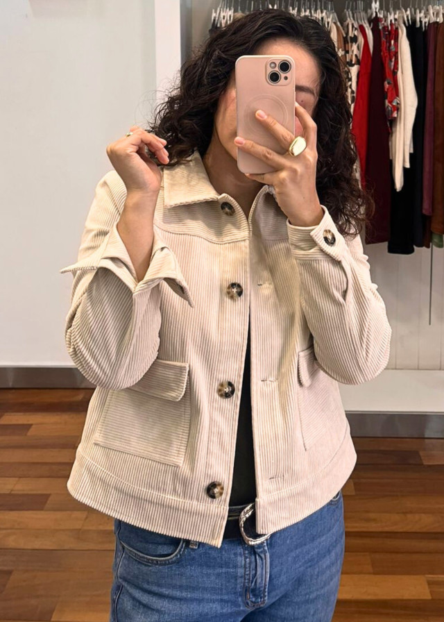 Casaca Mujer Susan en corduroy beige