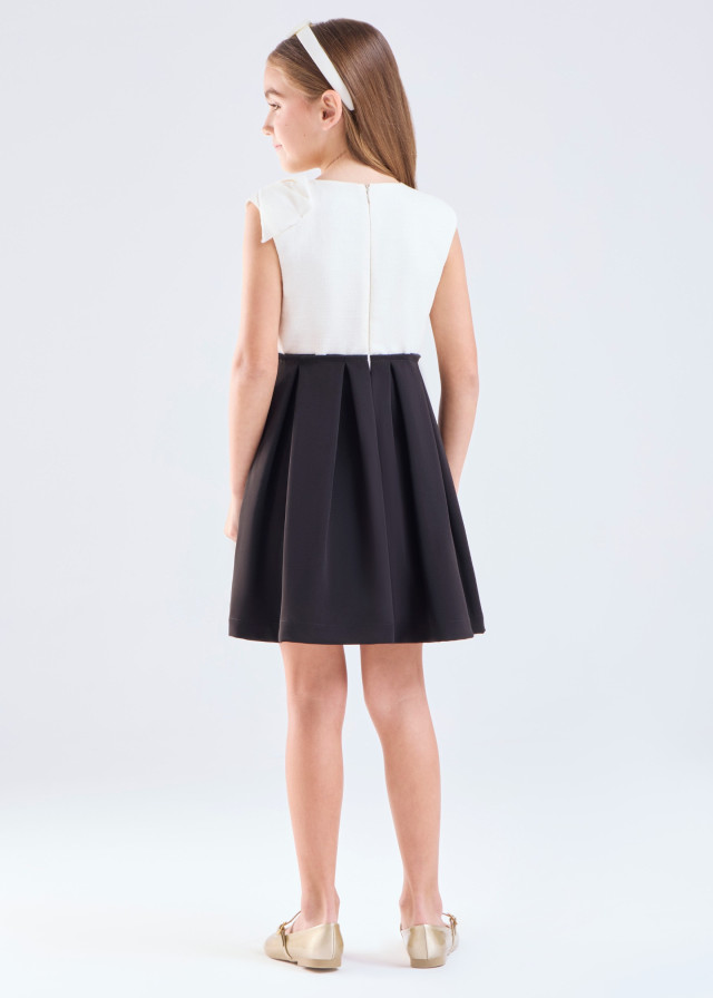 Vestido de corpiño perla y falda negra