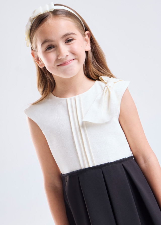 Vestido de corpiño perla y falda negra